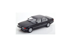 BMW 750i E32 Черен MCG 1:18