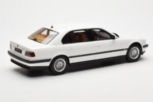 BMW 750iL E38 Asia Exclusive Бял Otto 1:18 OT836 Смола — снимка 2 от 6