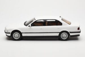 BMW 750iL E38 Asia Exclusive Бял Otto 1:18 OT836 Смола — снимка 3 от 6