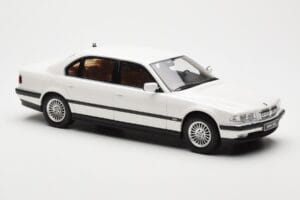 BMW 750iL E38 Asia Exclusive Бял Otto 1:18 OT836 Смола — снимка 4 от 6