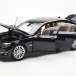 BMW 750Li F02 Facelift Carbon Черен Kyosho 1:18 - image 2 of 8