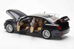 BMW 750Li F02 Facelift Carbon Черен Kyosho 1:18 08784BK Метал — снимка 5 от 8