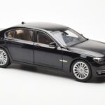 BMW 750Li F02 Facelift Carbon Черен Kyosho 1:18 - image 6 of 8