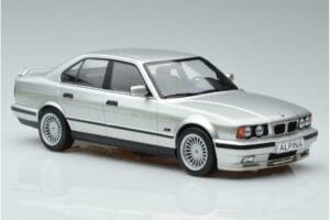 BMW Alpina B10 4.6 E34 Сребрист MCG 1:18 MCG18231 Метал — снимка 4 от 5