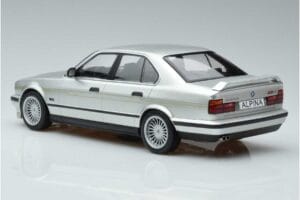 BMW Alpina B10 4.6 E34 Сребрист MCG 1:18 MCG18231 Метал — снимка 5 от 5