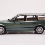BMW Alpina B10 E34 Touring Тъмнозелен MCG 1:18 - image 3 of 6