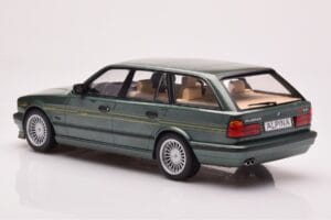 BMW Alpina B10 E34 Touring Тъмнозелен MCG 1:18 MCG18331 Метал — снимка 5 от 6