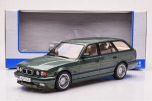 BMW Alpina B10 E34 Touring Тъмнозелен MCG 1:18 MCG18331 Метал — снимка 6 от 6