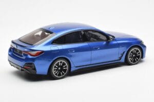 BMW i4 M50 G26 Син Otto 1:18 OT453 Смола — снимка 2 от 6