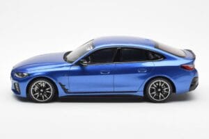 BMW i4 M50 G26 Син Otto 1:18 OT453 Смола — снимка 3 от 6