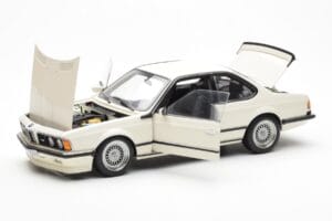 BMW M635 CSi E24 Бял Dealer Edition AUTOart 1:18 80430145829 Метал — снимка 2 от 8