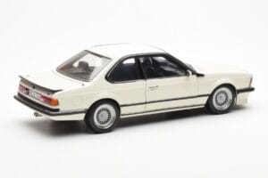 BMW M635 CSi E24 Бял Dealer Edition AUTOart 1:18 80430145829 Метал — снимка 3 от 8