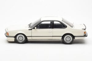 BMW M635 CSi E24 Бял Dealer Edition AUTOart 1:18 80430145829 Метал — снимка 4 от 8