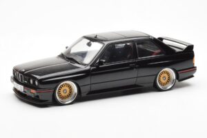 BMW M3 E30 Sport Evolution Черен Custom Wheels AUTOart 1:18