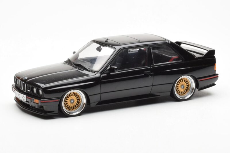 BMW M3 E30 Sport Evolution Черен Custom Wheels AUTOart 1:18