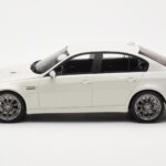 BMW M3 E90 Седан Бял GT Spirit 1:18 - image 3 of 6