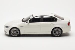 BMW M3 E90 Седан Бял GT Spirit 1:18 GT053 Смола — снимка 3 от 6