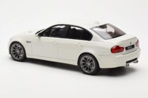 BMW M3 E90 Седан Бял GT Spirit 1:18 GT053 Смола — снимка 5 от 6