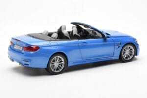 BMW M4 F83 Кабриолет Yas Marina Синьо Paragon 1:18 80432339612 Метал — снимка 3 от 8