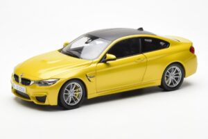 BMW M4 F82 Austin Жълт Metallic Paragon 1:18