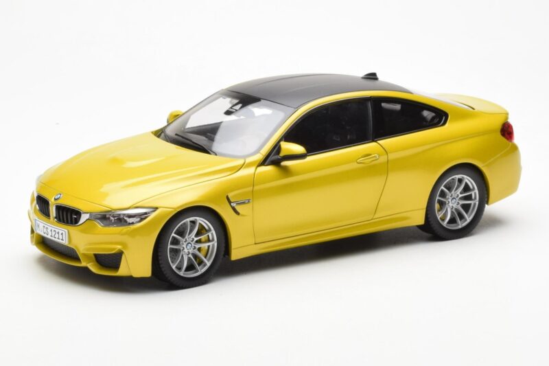 BMW M4 F82 Austin Жълт Metallic Paragon 1:18