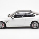 BMW M4 F82 Frozen Brilliant Бял Paragon 1:18 - image 4 of 8