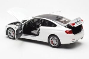 BMW M4 F82 Frozen Brilliant Бял Paragon 1:18 PA-97101 Метал — снимка 5 от 8