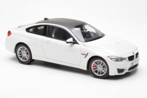 BMW M4 F82 Frozen Brilliant Бял Paragon 1:18 PA-97101 Метал — снимка 6 от 8