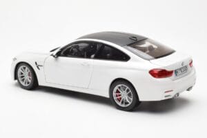 BMW M4 F82 Frozen Brilliant Бял Paragon 1:18 PA-97101 Метал — снимка 7 от 8