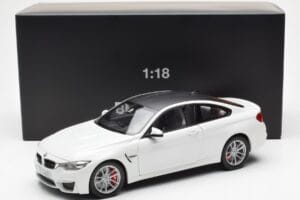 BMW M4 F82 Frozen Brilliant Бял Paragon 1:18 PA-97101 Метал — снимка 8 от 8