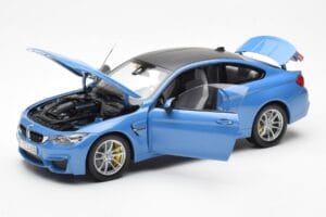 BMW M4 F82 Yas Marina Син Paragon 1:18 PA-97102 Метал — снимка 2 от 8