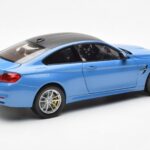 BMW M4 F82 Yas Marina Син Paragon 1:18 - image 3 of 8