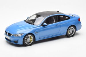 BMW M4 F82 Yas Marina Син Paragon 1:18