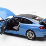 BMW M4 F82 Yas Marina Син Paragon 1:18 - image 5 of 8