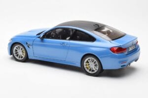 BMW M4 F82 Yas Marina Син Paragon 1:18 PA-97102 Метал — снимка 7 от 8