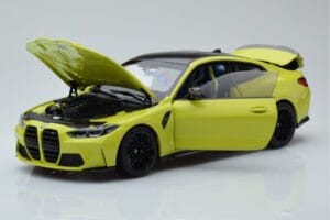 BMW M4 G82 Жълт Дилърско Издание Minichamps 1:18 80435A51949 Метал — снимка 2 от 8