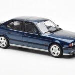 BMW M5 E34 Синьо Metallic Otto 1:18 - image 4 of 6