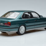 BMW M5 E34 Cecotto Edition Зелен Otto 1:18 - image 2 of 6