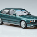 BMW M5 E34 Cecotto Edition Зелен Otto 1:18 - image 4 of 6