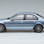 BMW M5 E39 Silverwater Синьо Otto 1:18 - image 3 of 6