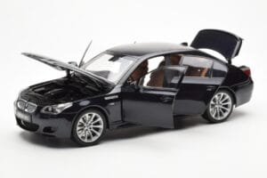 BMW M5 E60 Carbon Черен Kyosho 1:18 08593BK Метал — снимка 2 от 8