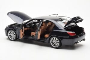 BMW M5 E60 Carbon Черен Kyosho 1:18 08593BK Метал — снимка 5 от 8