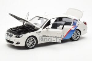 BMW M5 E60 Ring Taxi Nurburgring Kyosho 1:18 08593RT Метал — снимка 2 от 8