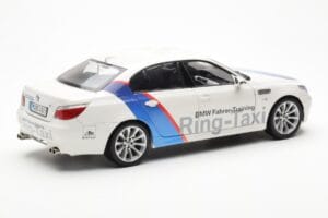 BMW M5 E60 Ring Taxi Nurburgring Kyosho 1:18 08593RT Метал — снимка 3 от 8