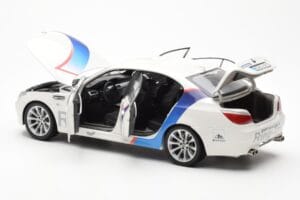 BMW M5 E60 Ring Taxi Nurburgring Kyosho 1:18 08593RT Метал — снимка 5 от 8