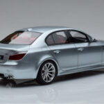 BMW M5 E60 Сребрист Otto 1:18 - image 2 of 6