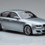 BMW M5 E60 Сребрист Otto 1:18 - image 4 of 6