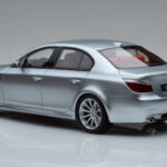 BMW M5 E60 Сребрист Otto 1:18 - image 5 of 6