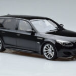 BMW M5 E61 Touring Черен Otto 1:18 - image 4 of 6
