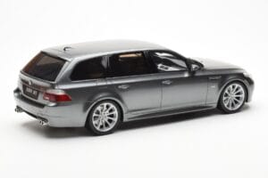 BMW M5 E61 Touring Сив Otto 1:18 OT189 Смола — снимка 2 от 6